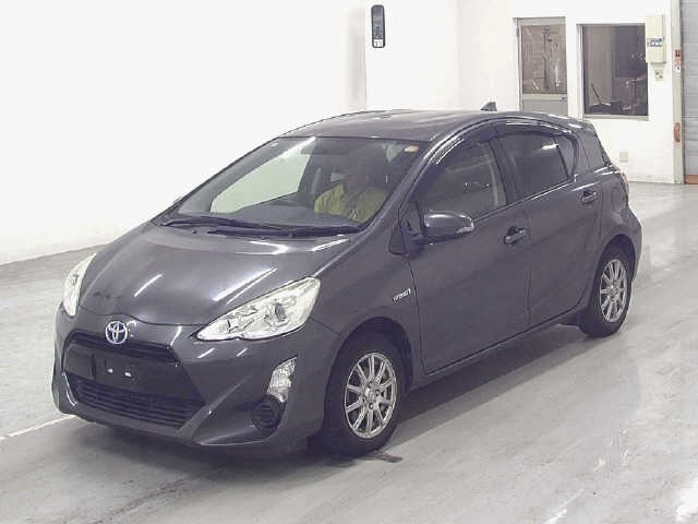 Toyota AQUA 2016 7504640-4