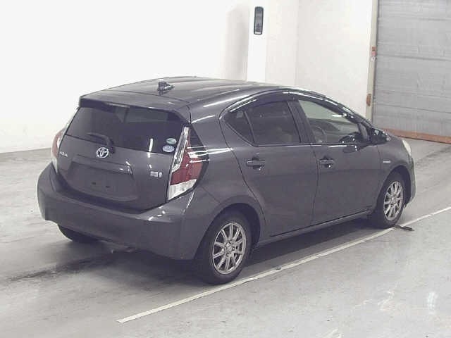 Toyota AQUA 2016 7504640-5