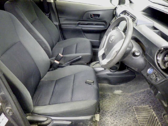 Toyota AQUA 2016 7504640-7