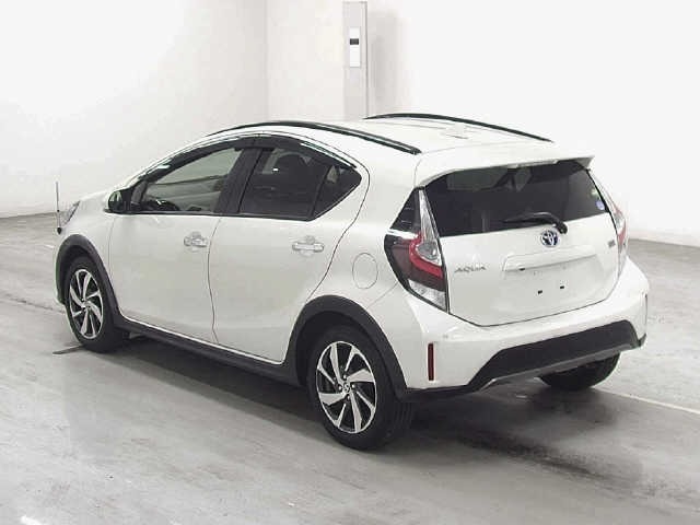 Toyota AQUA 2020 7504641-1
