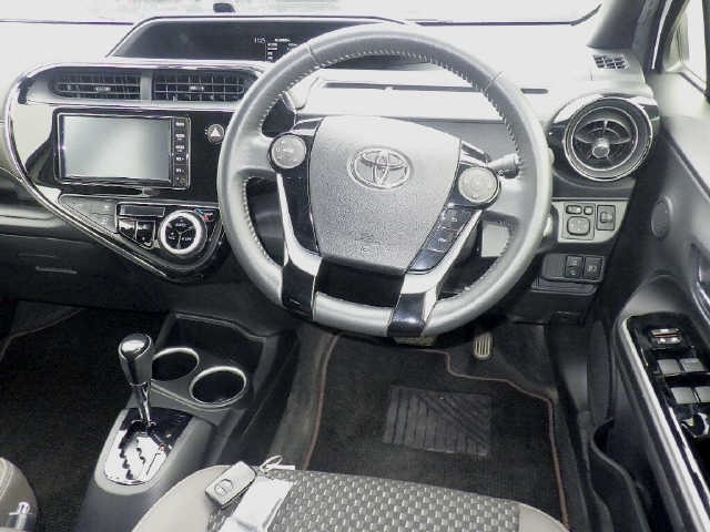 Toyota AQUA 2020 7504641-3