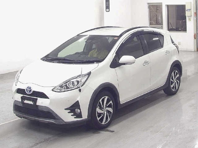 Toyota AQUA 2020 7504641-4