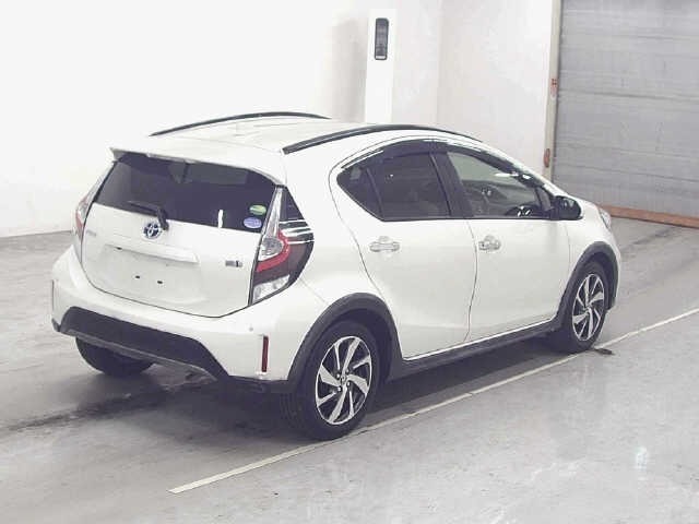 Toyota AQUA 2020 7504641-5