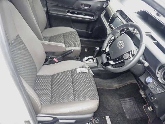 Toyota AQUA 2020 7504641-7