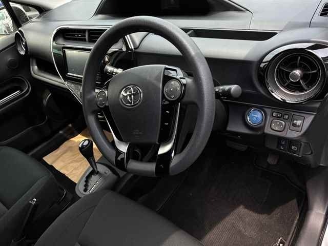 Toyota AQUA 2018 7504654-3