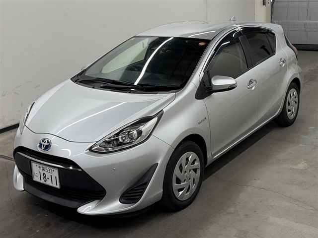 Toyota AQUA 2018 7504654-4