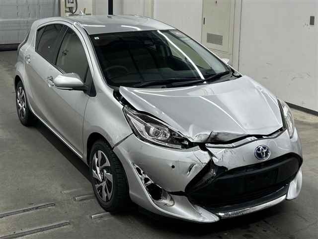 Toyota AQUA 2020 7504656-0