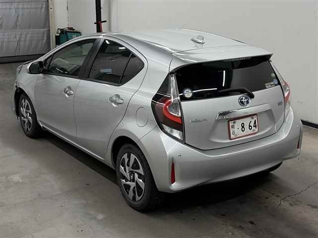 Toyota AQUA 2020 7504656-1