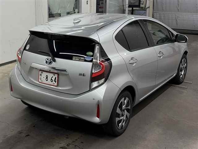 Toyota AQUA 2020 7504656-5