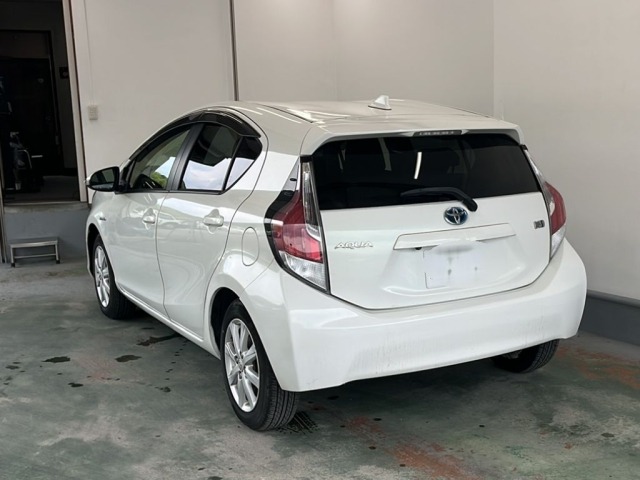 Toyota AQUA 2016 7504657-1