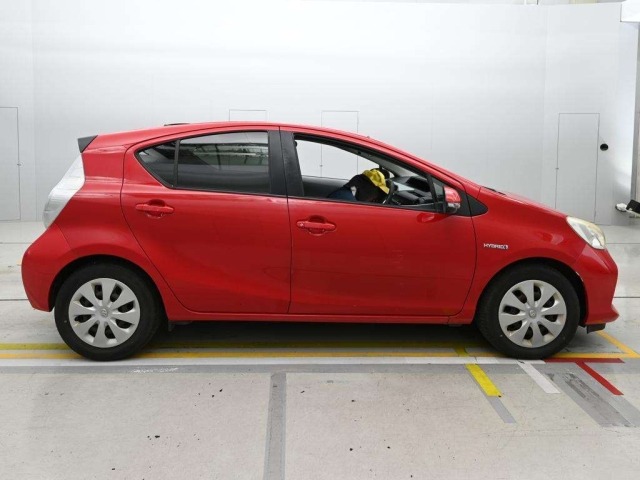 Toyota AQUA 2012 7504767-3