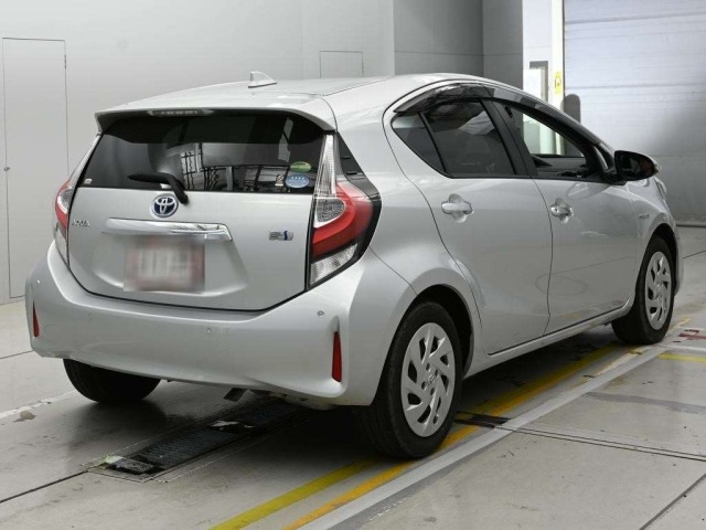Toyota AQUA 2018 7504778-1