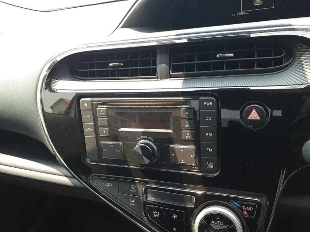 Toyota AQUA 2018 7504778-12