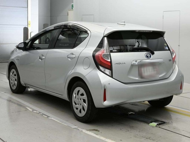 Toyota AQUA 2018 7504778-6
