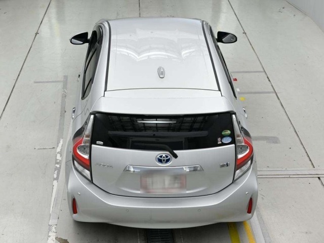 Toyota AQUA 2018 7504778-8