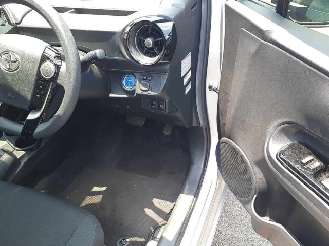 Toyota AQUA 2018 7504778-9