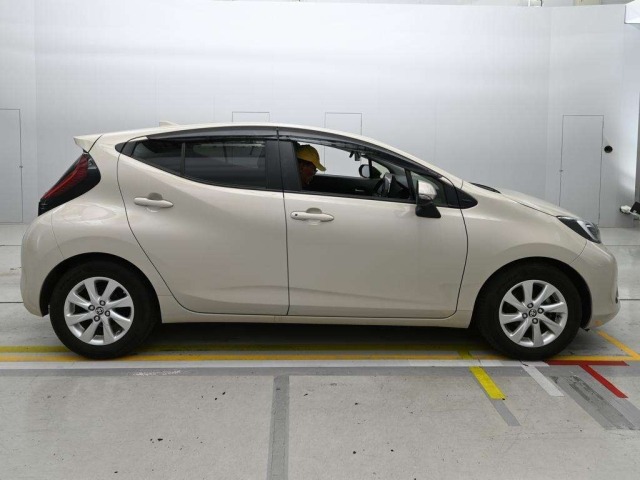 Toyota AQUA 2021 7504794-3