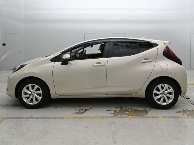 Toyota AQUA 2021 7504794-4