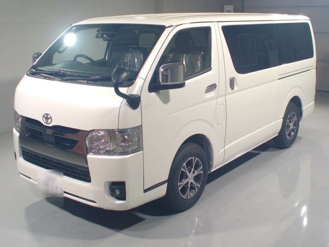 Toyota HIACE VAN 2026 7504425-0
