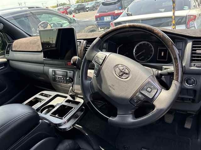 Toyota HIACE VAN 2022 7504451-3