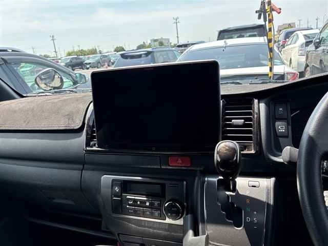 Toyota HIACE VAN 2022 7504451-6
