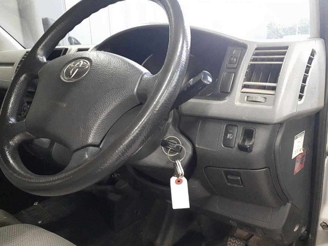 Toyota HIACE VAN 2010 7504520-9