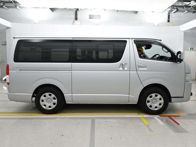 Toyota HIACE VAN 2021 7504530-3