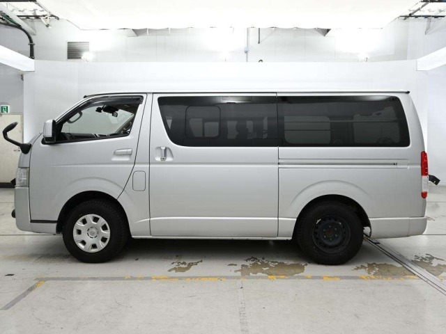 Toyota HIACE VAN 2021 7504530-4