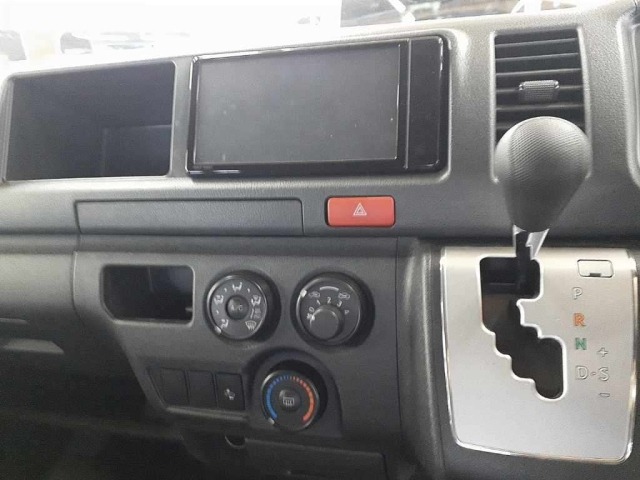 Toyota HIACE VAN 2019 7504531-12