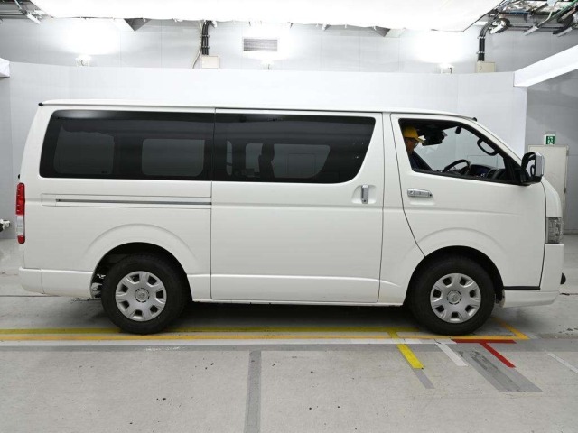 Toyota HIACE VAN 2020 7504553-3