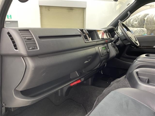 Toyota HIACE VAN 2021 7505077-4
