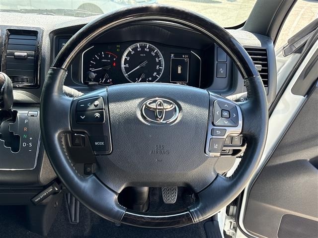 Toyota HIACE VAN 2022 7505114-18