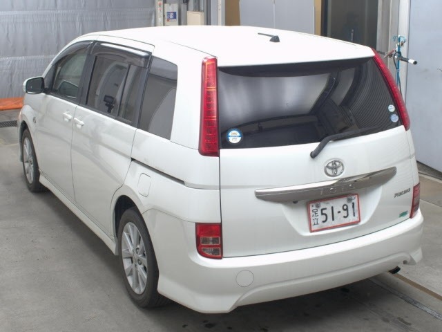 Toyota ISIS 2008 7506946-1