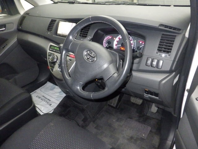 Toyota ISIS 2008 7506946-3