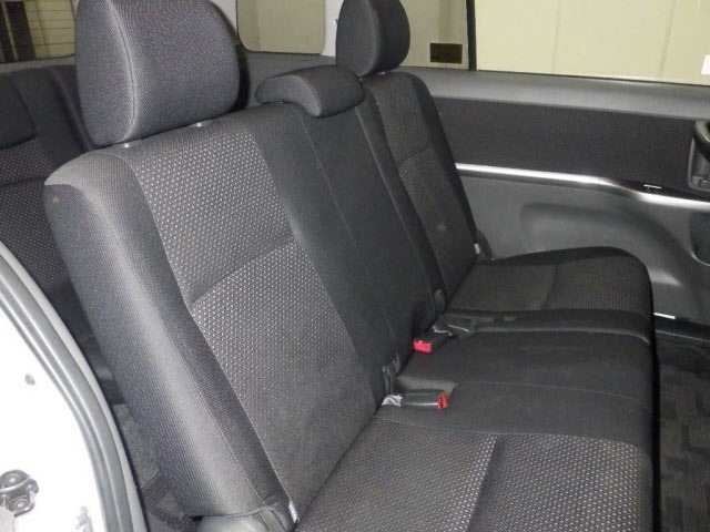 Toyota ISIS 2008 7506946-8