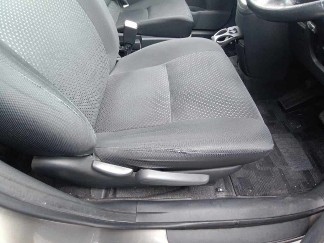 Toyota ISIS 2007 7506953-10