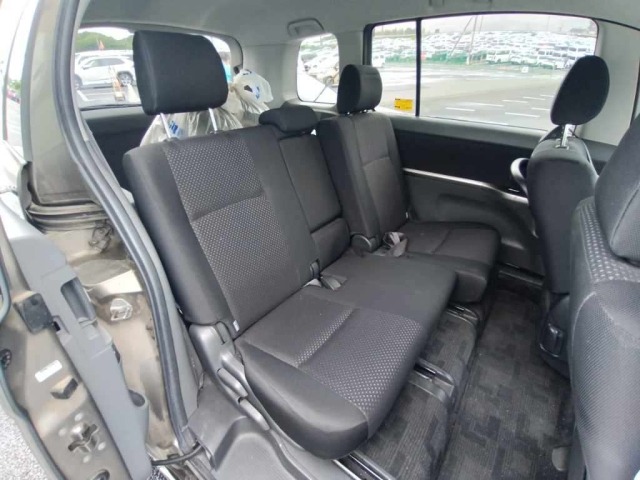 Toyota ISIS 2007 7506953-12
