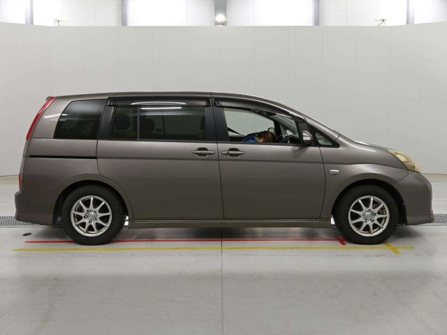 Toyota ISIS 2007 7506953-3