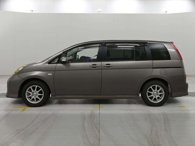 Toyota ISIS 2007 7506953-4
