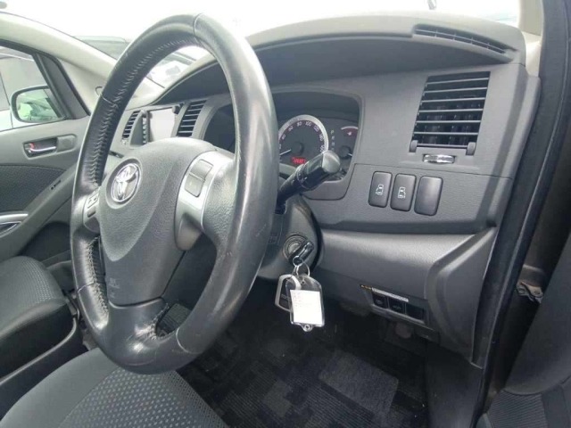 Toyota ISIS 2007 7506953-9