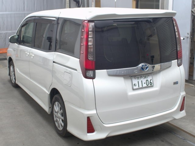 Toyota NOAH 2016 7507550-1