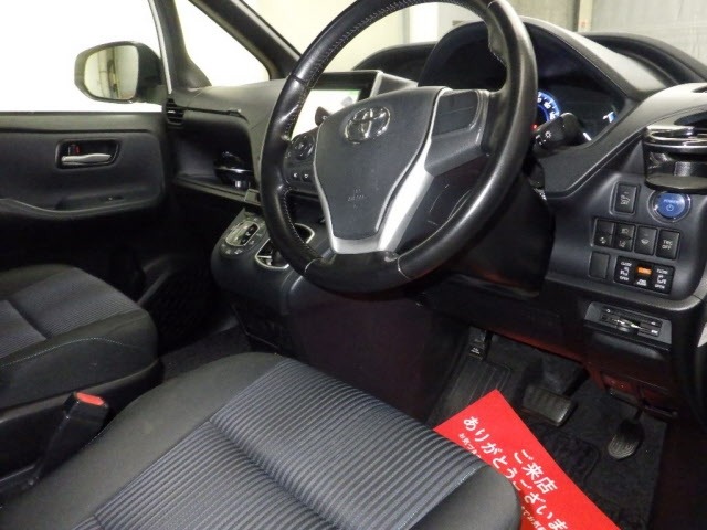 Toyota NOAH 2016 7507550-3