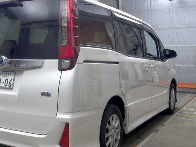 Toyota NOAH 2016 7507550-5