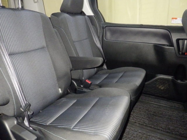 Toyota NOAH 2016 7507550-8