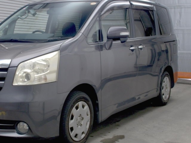 Toyota NOAH 2010 7507562-4