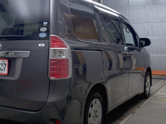 Toyota NOAH 2010 7507562-5