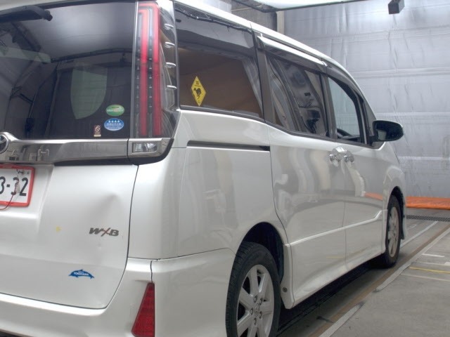 Toyota NOAH 2018 7507577-5