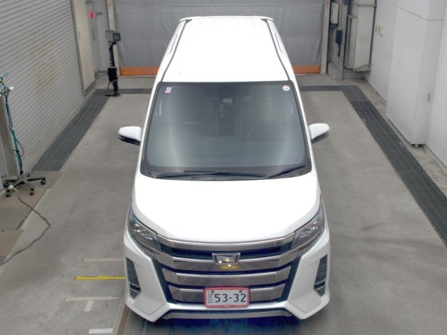 Toyota NOAH 2018 7507577-6