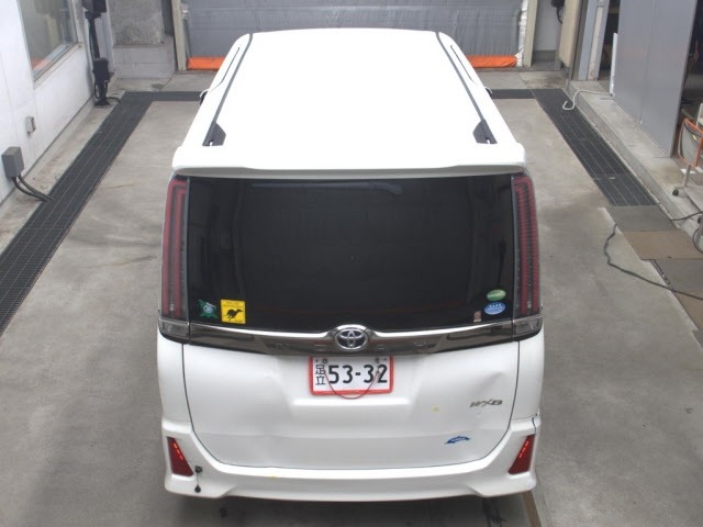 Toyota NOAH 2018 7507577-7