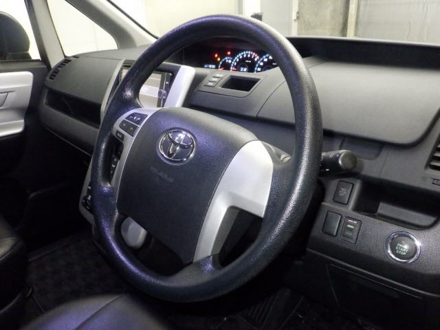 Toyota NOAH 2013 7507578-3